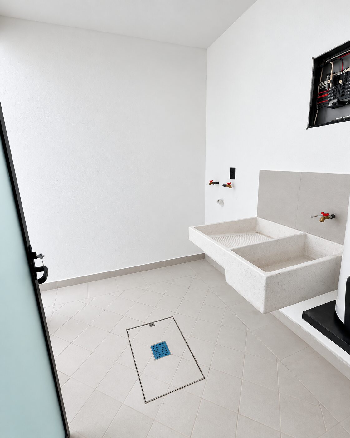 Cuarto de lavado con lavadero y conexiones · Casa Magna por Mircon Constructora en Morelia